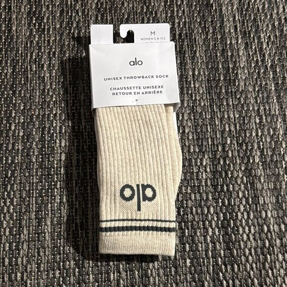 ALO Yoga Accessories - Alo yoga unisex throwback sock